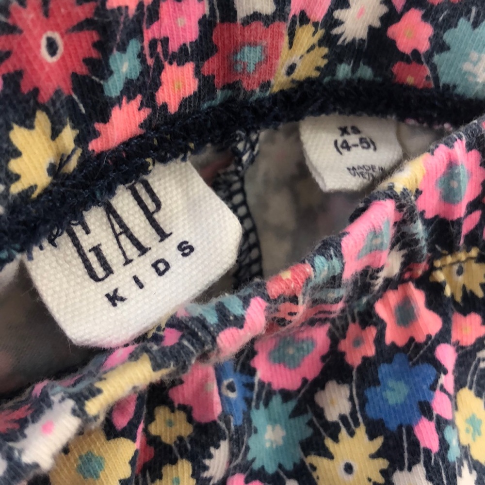 GAP Kids Flower Capri Leggings - Picture 3 of 5